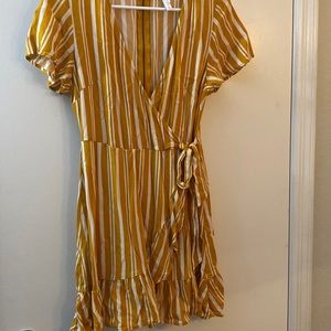 White and Yellow Dress with Front Tie, size: S but runs big